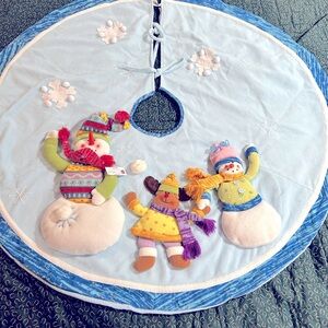 *** SNOW PLAY TREE SKIRT by Home Interiors. CCO Special